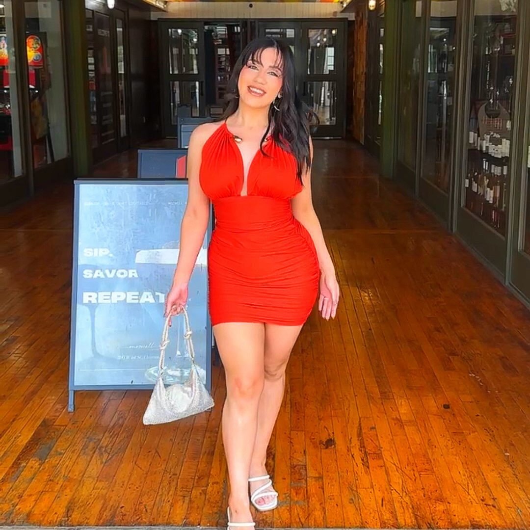 Latina Cat mom